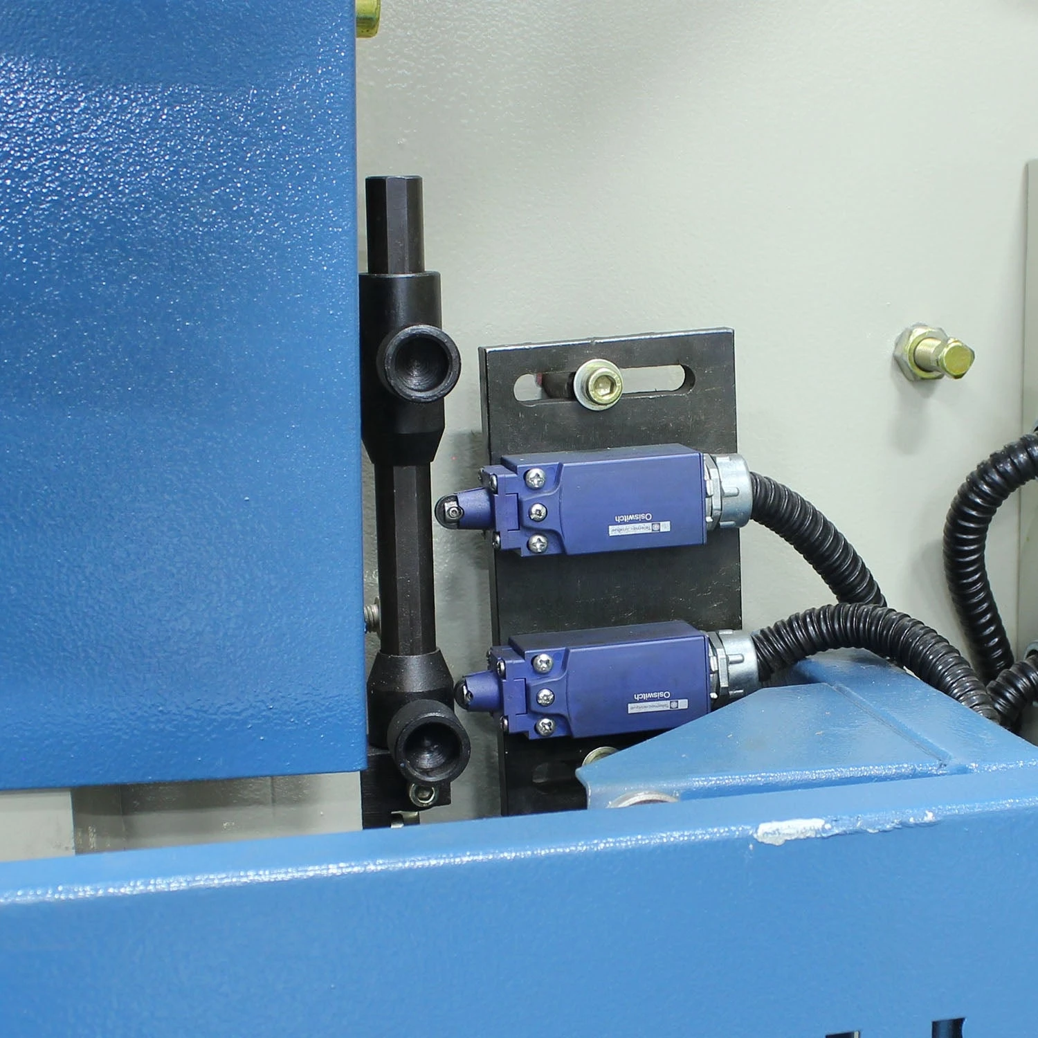 Baileigh 1020680 BP-3305CNC 33 Ton 63" 2 Axis CNC Press Brake 6 Baileigh 1020680 BP-3305CNC 33 Ton 63" 2 Axis CNC Press Brake – Image 6