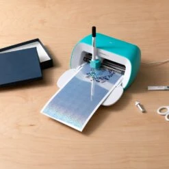 Cricut - Joy - 4 Feuilles De Vinyle Permanent Inscriptible - Argent Holographique - 14 X 33 Cm 7 Cricut - Joy - 4 Feuilles De Vinyle Permanent Inscriptible - Argent Holographique - 14 X 33 Cm -3D Prima Boutique Cricut VinylepermanentinscriptibleArgentHolo 4 c15f9b75 56ae 4c7e 9cd9 203dc0d8be64