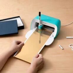 Cricut - Joy - 4 Feuilles De Vinyle Permanent Inscriptible - Or - 14 X 33 Cm -3D Prima Boutique Cricut VinylepermanentinscriptibleOr 2