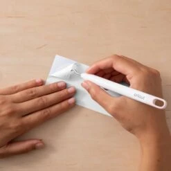 Cricut - Flex Thermocollant UV - Blanc/Violet - 30 X 48 Cm -3D Prima Boutique Cricut VinylethermocollantUV 1 3198db4a f03e 4d01 bdaa 37ccddde678a