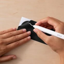 Cricut Joy Xtra - Smart Vinyl Amovible - Vinyle Thermocollant - Noir Mat - 241 X 914 Mm -3D Prima Boutique CricutJoyXtra SmartVinylAmovible VinyleThermocollant NoirMat 24 1x91 4cm 4 ccc6a8d4 4397 4332 b022 2131ea26f0e2