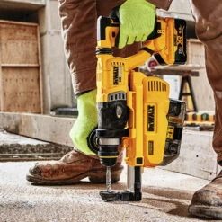 DeWALT DCH263R2 20V 1-1/8 Inch SDS-Plus D-Handle Rotary Hammer Kit -3D Prima Boutique DCH263R2 4