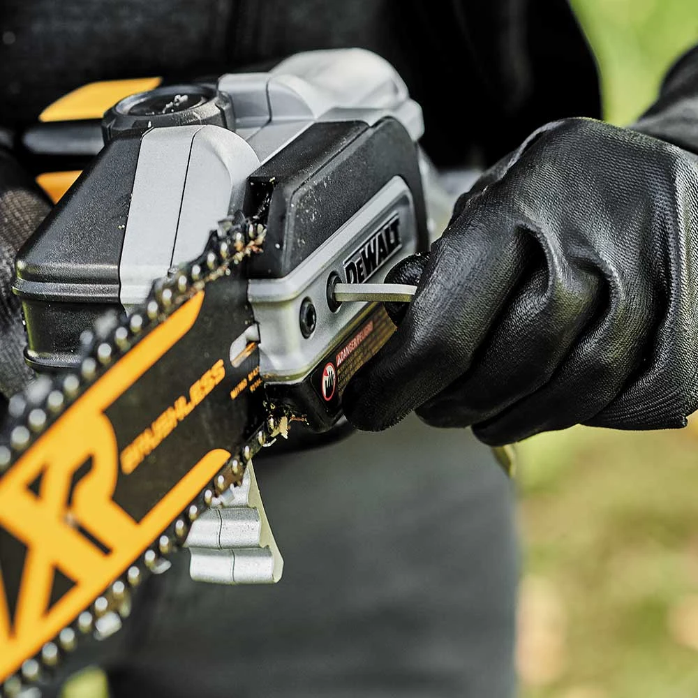 DeWALT DCPS620M1 20V MAX XR 8" Cordless Pole Saw Kit W/ Extension Pole 7 DeWALT DCPS620M1 20V MAX XR 8" Cordless Pole Saw Kit W/ Extension Pole – Image 7