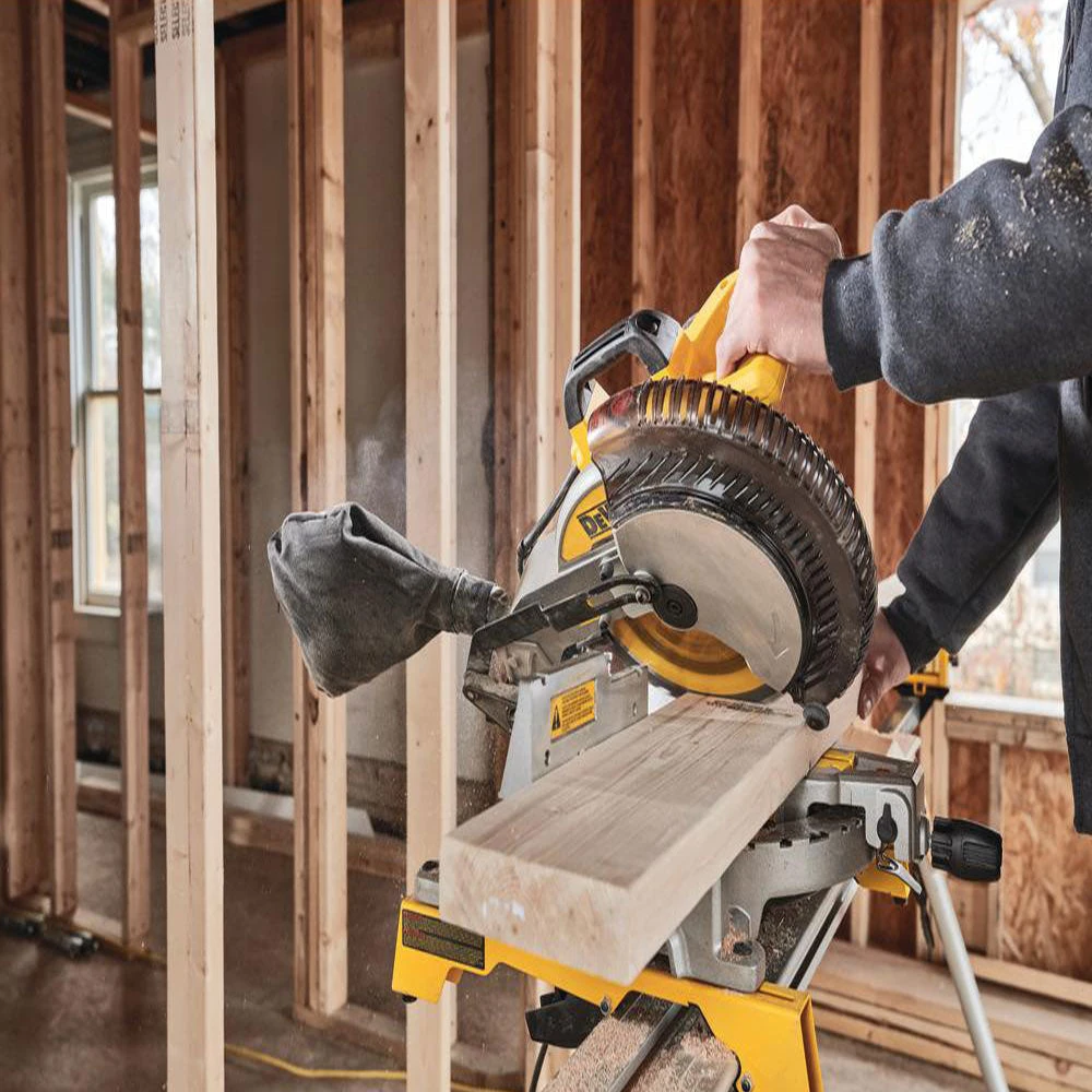 DeWALT DWS713 120V 15 AmpElectric Single-Bevel Compound Miter Saw 2 DeWALT DWS713 120V 15 AmpElectric Single-Bevel Compound Miter Saw – Image 2
