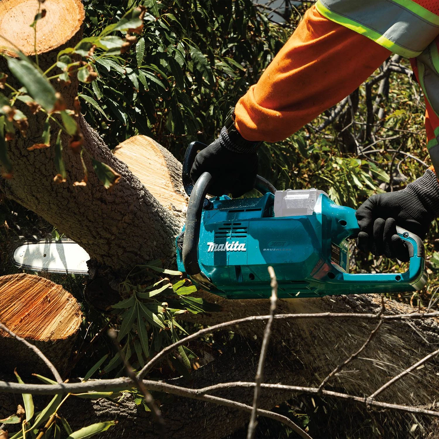 Makita GCU04Z 40V Max XGT Brushless Cordless 18 Chain Saw - Bare Tool 2 Makita GCU04Z 40V Max XGT Brushless Cordless 18 Chain Saw - Bare Tool – Image 2