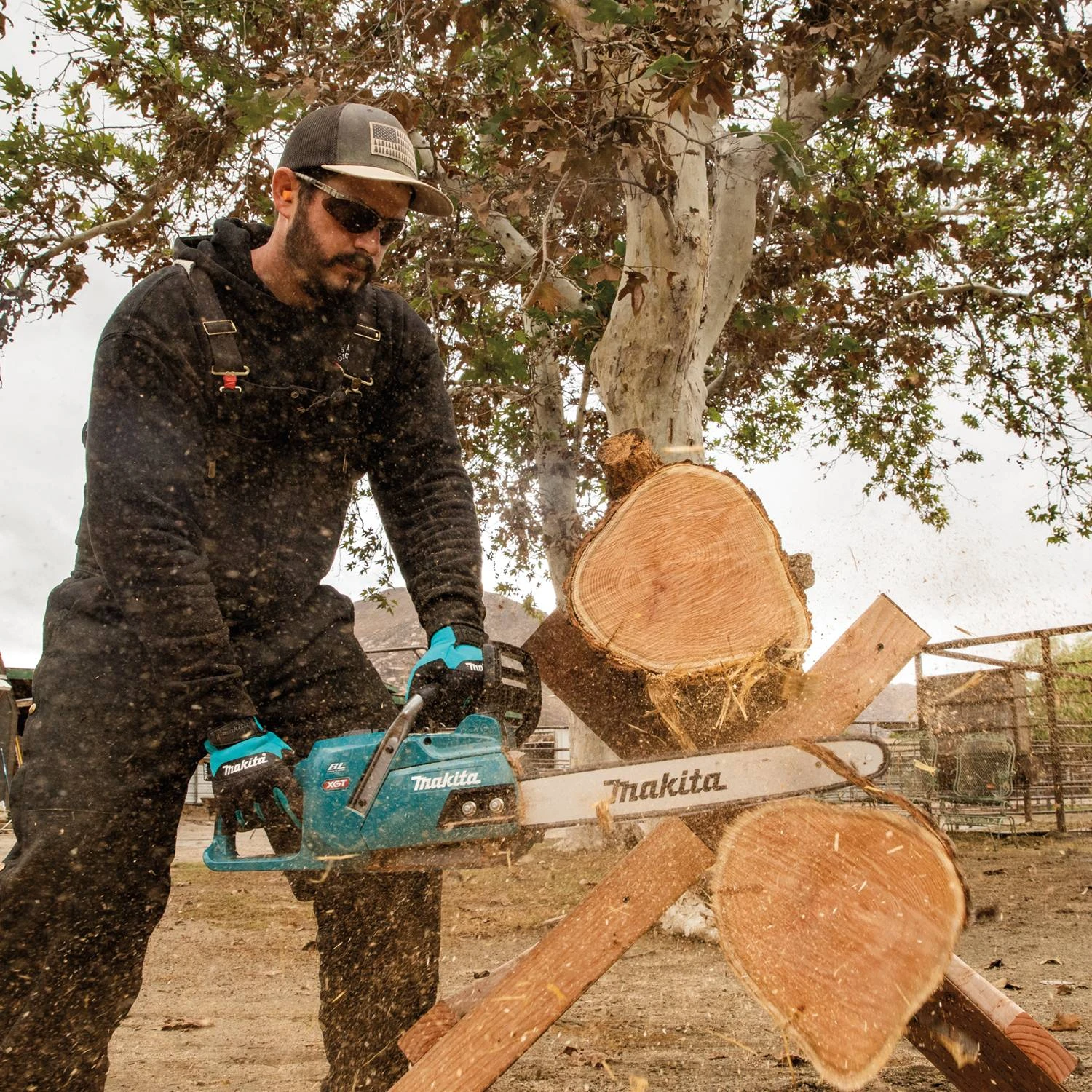 Makita GCU04Z 40V Max XGT Brushless Cordless 18 Chain Saw - Bare Tool 3 Makita GCU04Z 40V Max XGT Brushless Cordless 18 Chain Saw - Bare Tool – Image 3