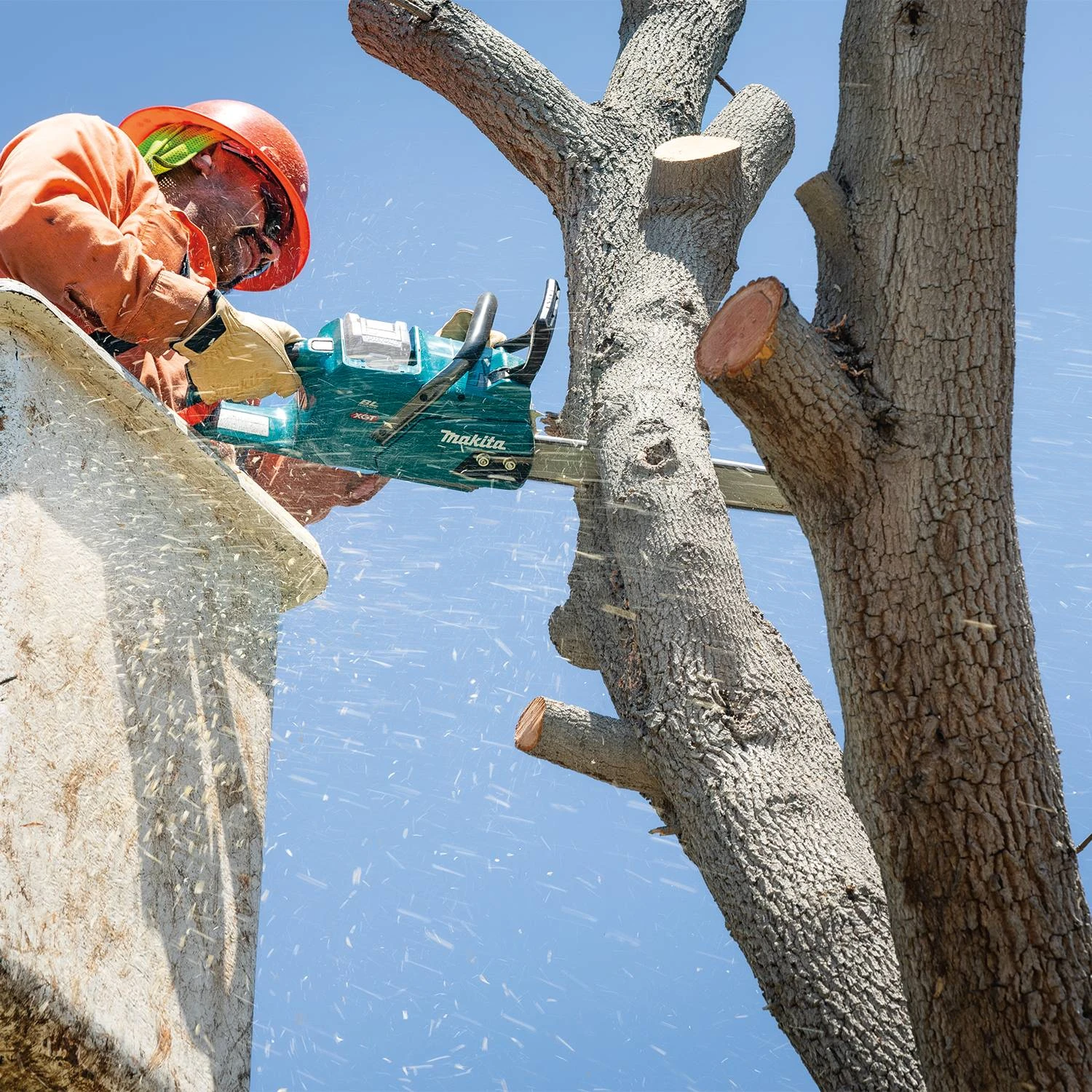 Makita GCU04Z 40V Max XGT Brushless Cordless 18 Chain Saw - Bare Tool 6 Makita GCU04Z 40V Max XGT Brushless Cordless 18 Chain Saw - Bare Tool – Image 6