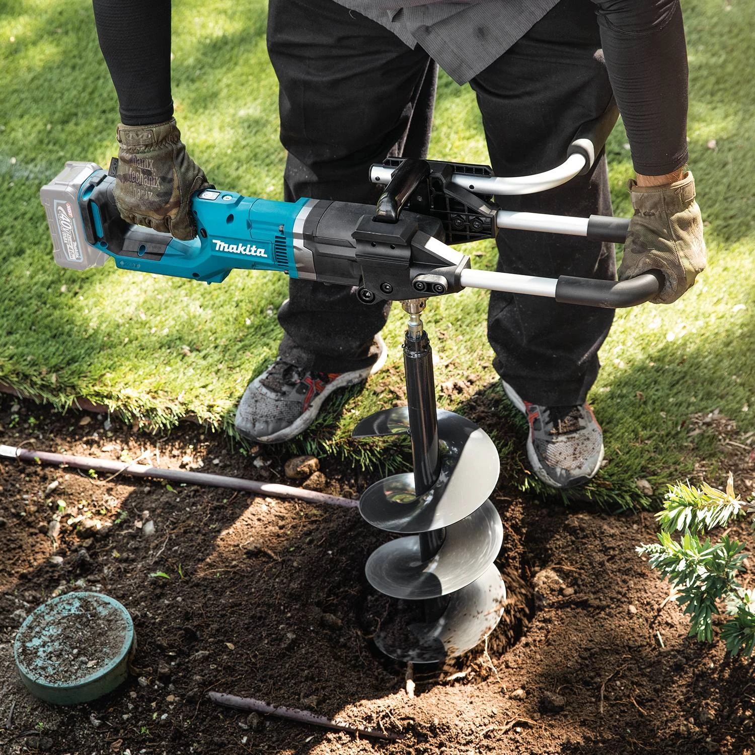 Makita GGD01Z 40V MAX XGT Brushless Cordless Earth Auger - Bare Tool 3 Makita GGD01Z 40V MAX XGT Brushless Cordless Earth Auger - Bare Tool – Image 3