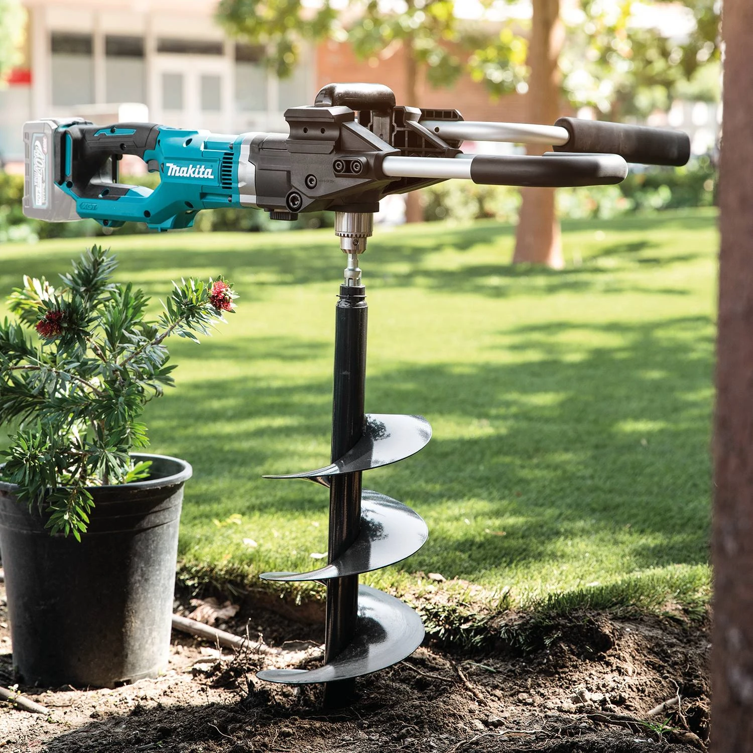 Makita GGD01Z 40V MAX XGT Brushless Cordless Earth Auger - Bare Tool 4 Makita GGD01Z 40V MAX XGT Brushless Cordless Earth Auger - Bare Tool – Image 4