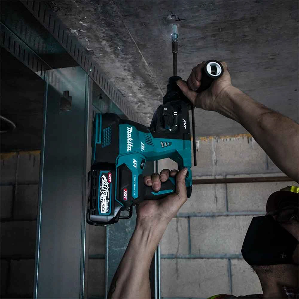 Makita GRH01M1 40V MAX XGT 1-1/8" Brushless Cordless AVT Rotary Hammer Kit 12 Makita GRH01M1 40V MAX XGT 1-1/8" Brushless Cordless AVT Rotary Hammer Kit – Image 12