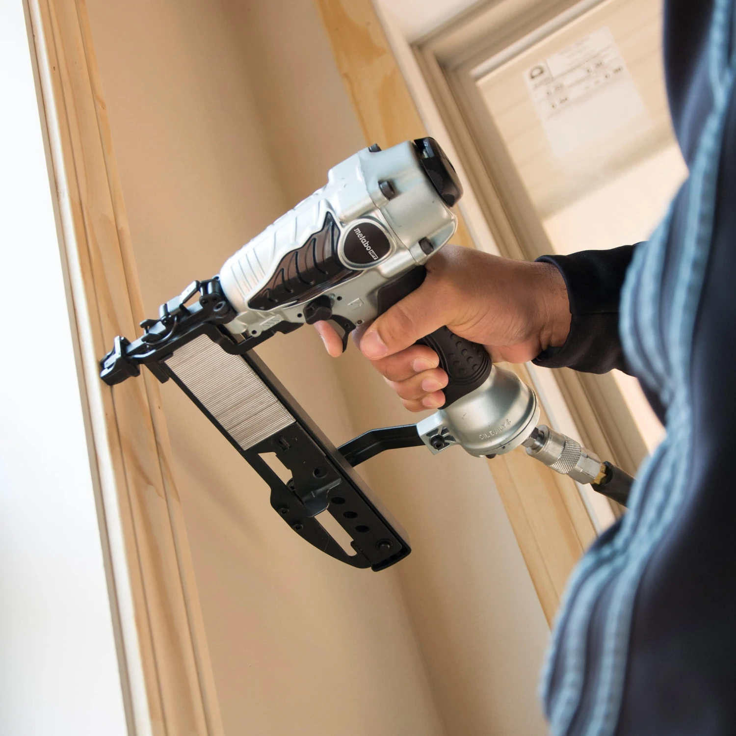 Metabo HPT N3804AB3 1/4" 18 Gauge Pneumatic Narrow Crown Stapler 4 Metabo HPT N3804AB3 1/4" 18 Gauge Pneumatic Narrow Crown Stapler – Image 4