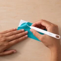 Cricut - Vinyle Thermoactif Froid - Turquoise/Bleu - 30 X 60 Cm -3D Prima Boutique VinylepermanentthermoactifCricutBleubleuclair 2 58e8d55f b0af 4275 a0c6 598a06e1ccd5