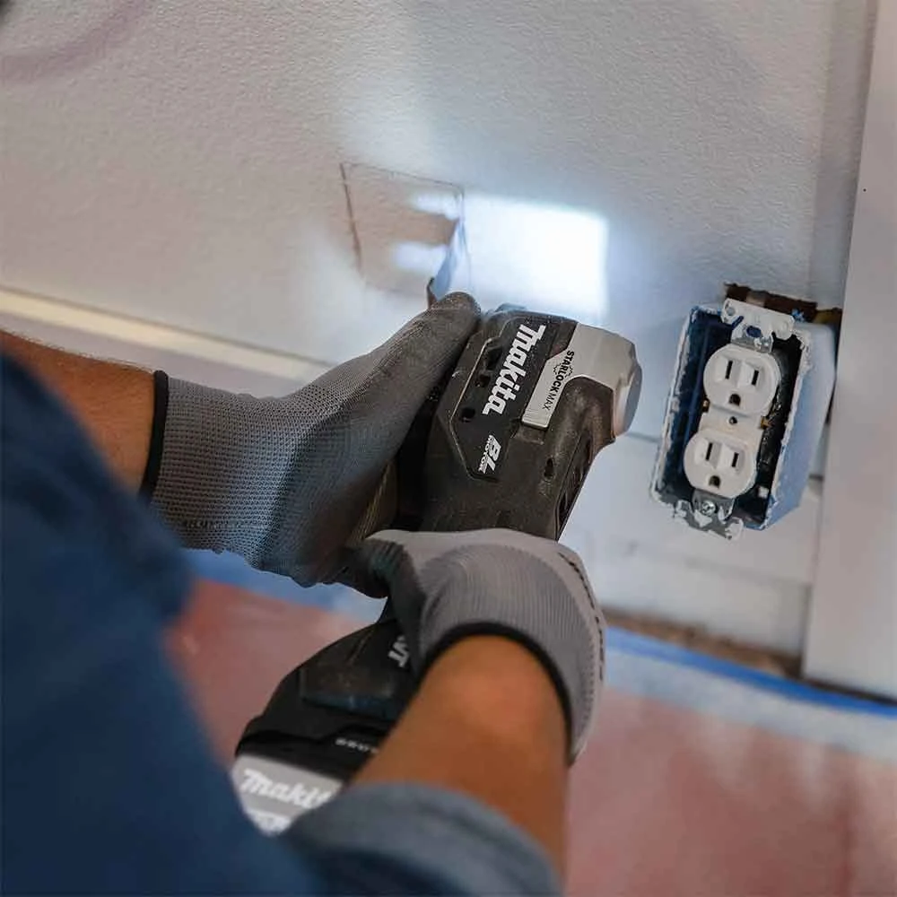 Makita XMT04ZB 18V LXT Sub-Compact Brushless StarlockMax Multi-Tool - Bare Tool 2 Makita XMT04ZB 18V LXT Sub-Compact Brushless StarlockMax Multi-Tool - Bare Tool – Image 2