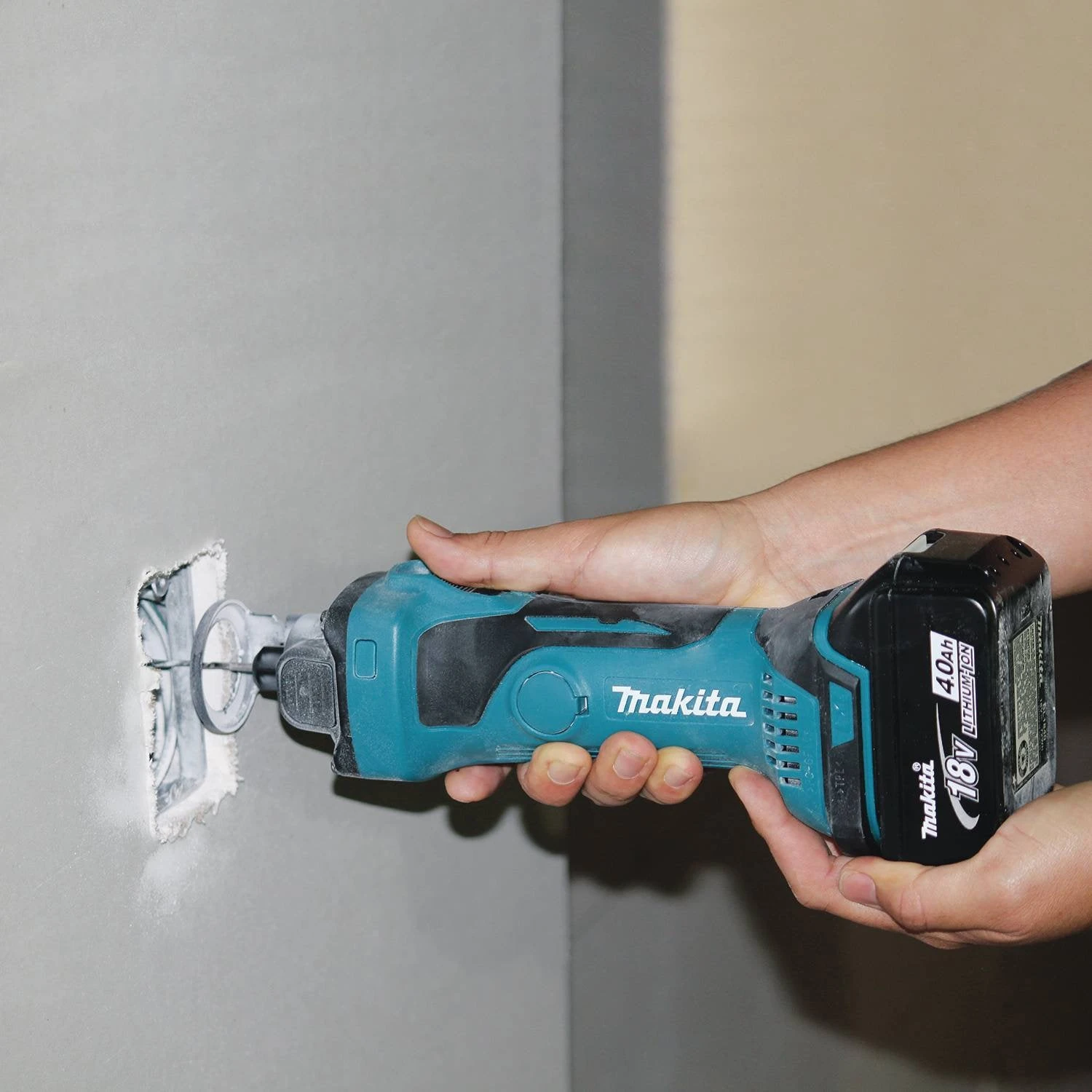 Makita XOC01Z 18-Volt 30,000 Rpm LXT Lithium-Ion Cordless Cut-Out Tool 3 Makita XOC01Z 18-Volt 30,000 Rpm LXT Lithium-Ion Cordless Cut-Out Tool – Image 3